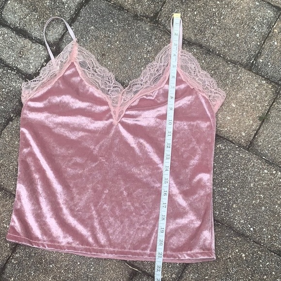 NWT LACE TRIMMED PINK VELVET CAMISOLE TOP, SIZE MEDIUM - Picture 4 of 5